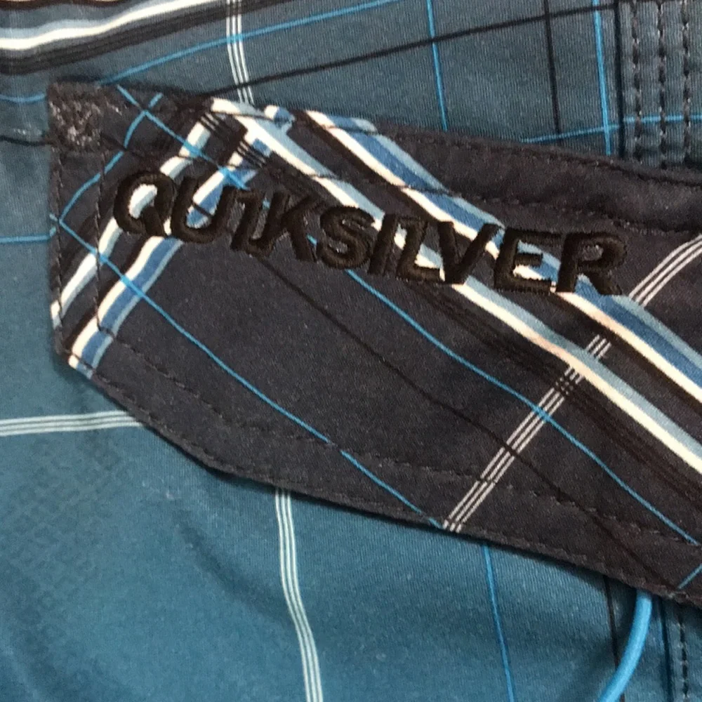 Quicksilver blue plaid surfer shorts swim trunks size 34 excellent condition‎